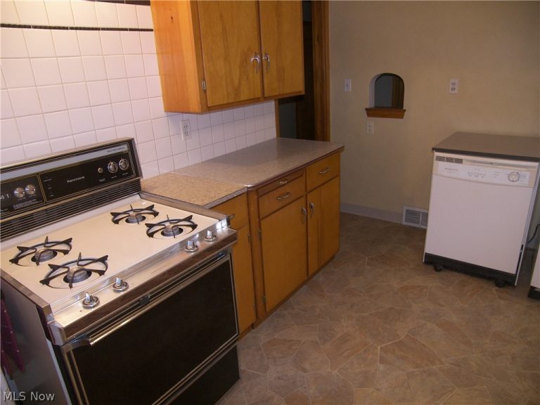 19070 Meredith Avenue, Euclid, OH - Photo 8