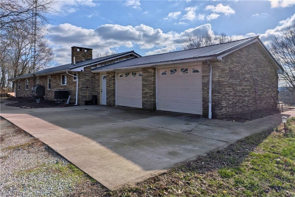5171 Avon Road, Carrollton, OH
