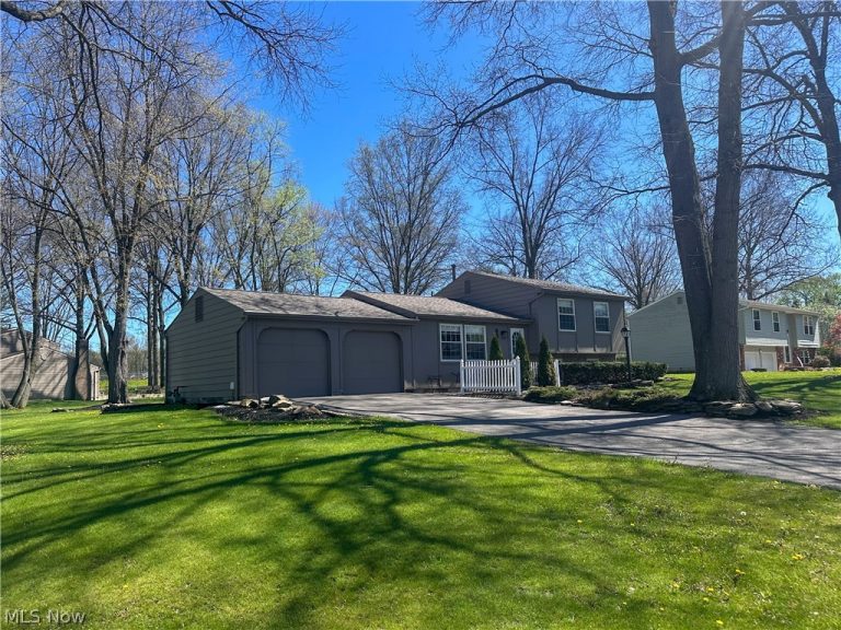 633 Laurelwood Drive, Warren, OH - Photo 2