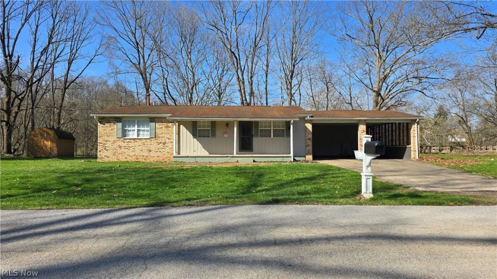 22 Mill Stream Road, Elizabeth, WV