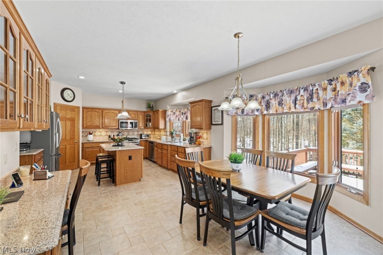 11148 Hempstead Lane, North Royalton, OH - Photo 8