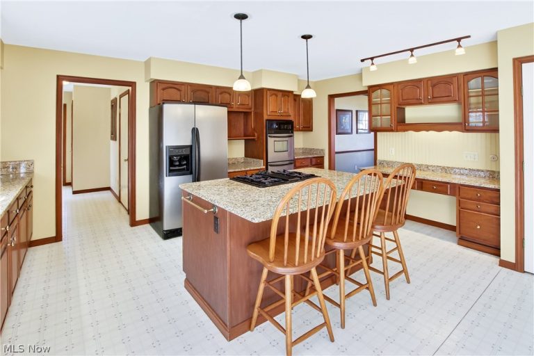 218 Wells Court, Euclid, OH - Photo 8