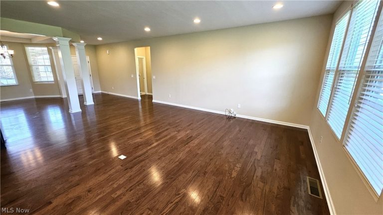 7226 Dursley Court, Solon, OH - Photo 4