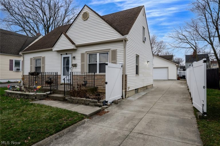 942 Archwood Avenue, Akron, OH - Photo 2