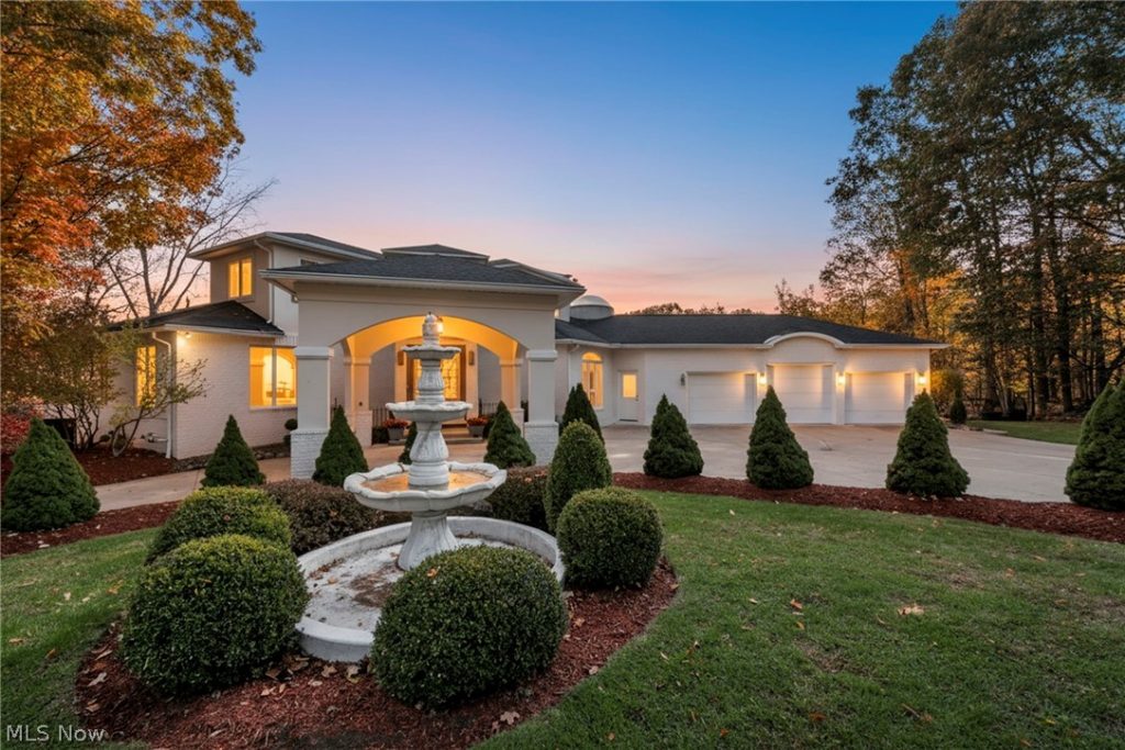8709 Deer Creek Drive, Broadview Heights, OH