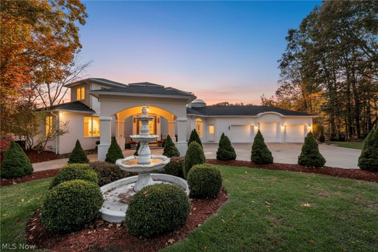 8709 Deer Creek Drive, Broadview Heights, OH, 44147