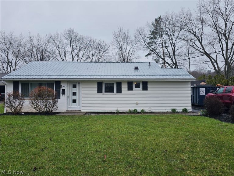 310 Cynthia Drive, Chardon, OH - Photo 4