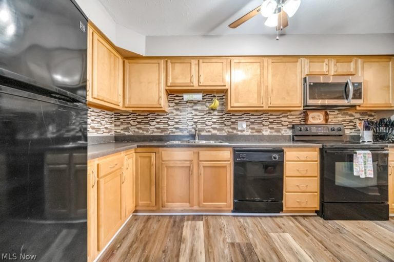 7390 Creekwood Drive #10D, North Royalton, OH - Photo 8