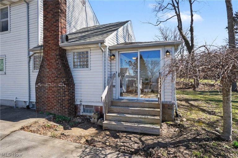 801 Chaffin Road, Akron, OH - Photo 5