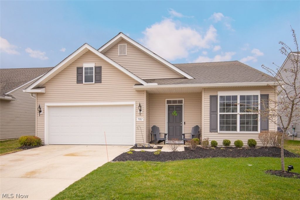 701 Cedar Crest Drive, Elyria, OH