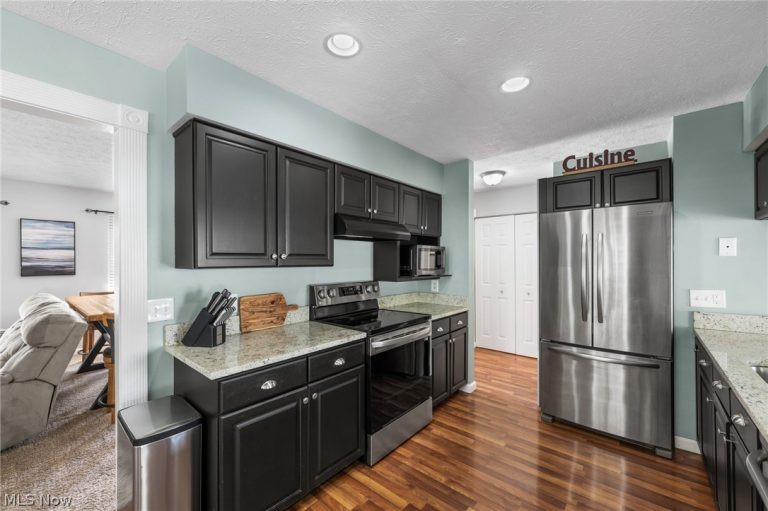 5660 Marine Parkway, Mentor on the Lake, OH - Photo 8