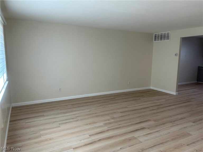1602 Lee Terrace Drive, Wickliffe, OH - Photo 3