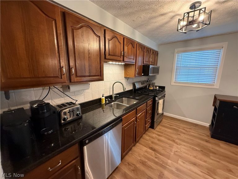 531 Heatherwood Drive, Warren, OH - Photo 8