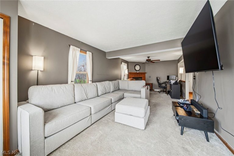 1846 Hobbits Way, Brunswick, OH - Photo 4