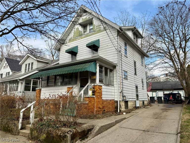 1371 Curtis Street, Akron, OH - Photo 2