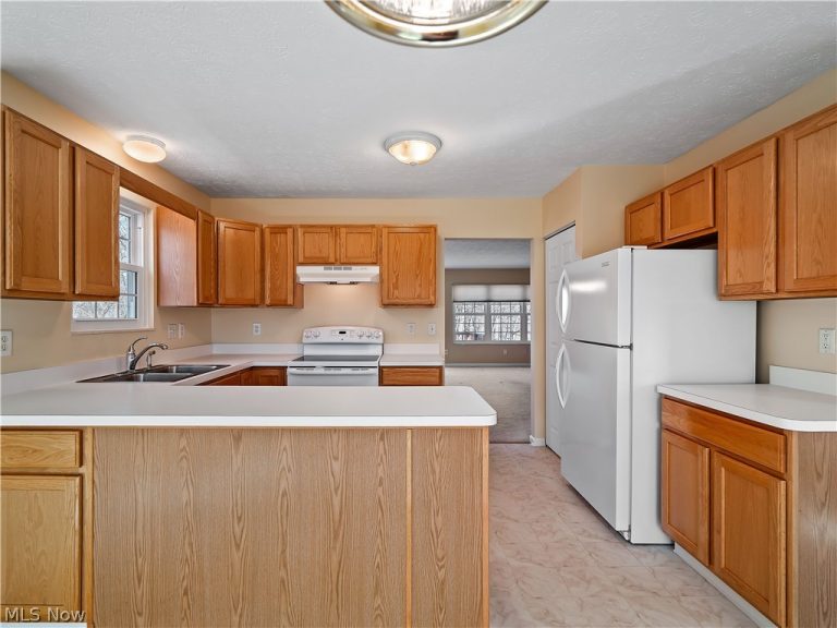 7770 Arbor Way, Parma, OH - Photo 8