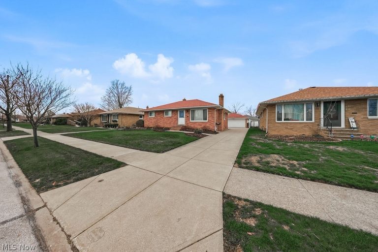 4882 Southwood Drive, Brooklyn, OH - Photo 3