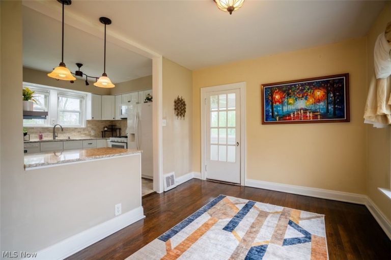 3390 Charles Street, Cuyahoga Falls, OH - Photo 5