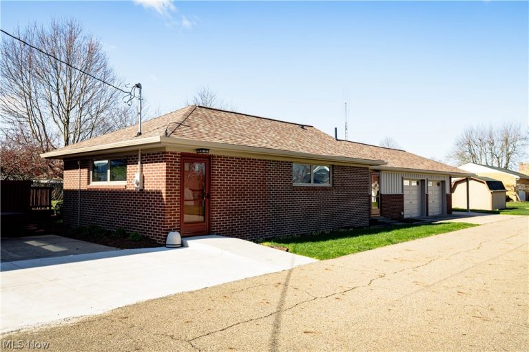 121 Wilson Avenue, Waynesburg, OH - Photo 3