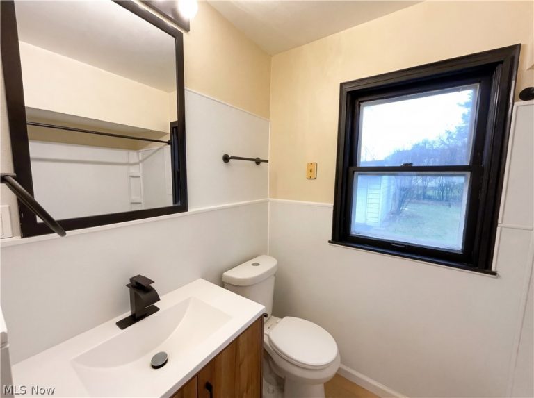 20511 Balfour Road, Warrensville Heights, OH - Photo 6