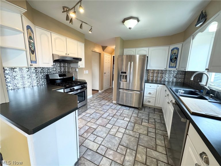 1945 Farmdale Avenue, Mineral Ridge, OH - Photo 8