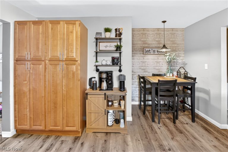 10903 Parkhurst Drive, Cleveland, OH - Photo 8