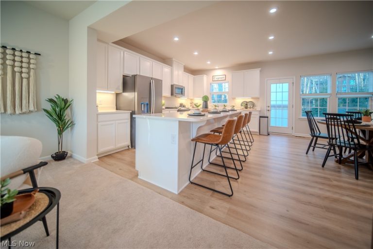 1129 Bean Lane, Akron, OH - Photo 8