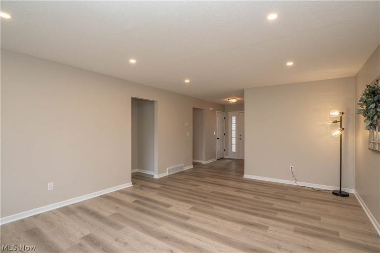 1290 Patriot Place, Massillon, OH - Photo 6