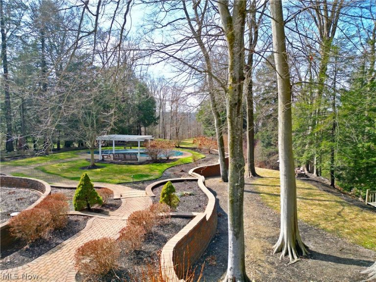 1160 Fox Hill Drive, Gates Mills, OH - Photo 4