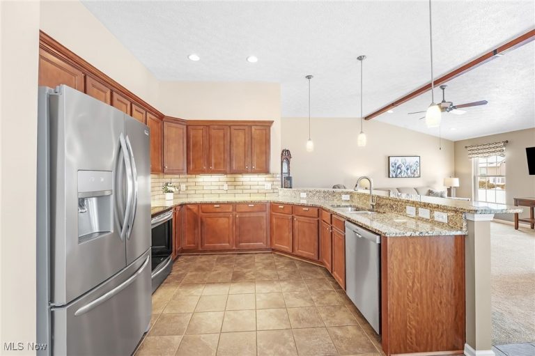 5145 Cardinal Court, Lorain, OH - Photo 8