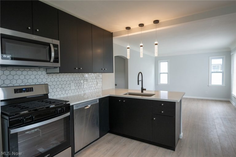 19200 Pasnow Avenue, Euclid, OH - Photo 6