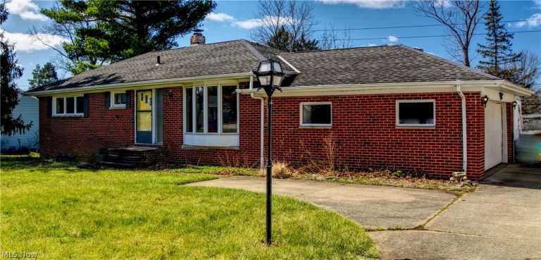 8160 Marianna Boulevard, Broadview Heights, OH - Photo 2