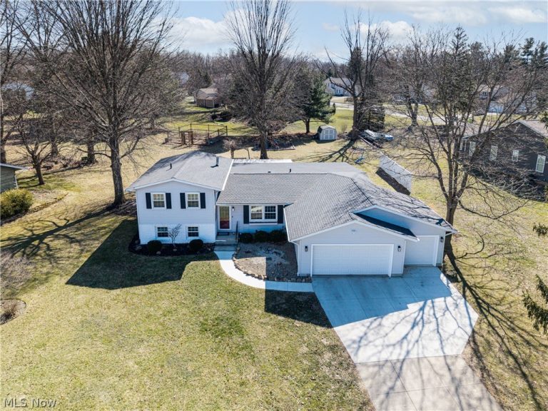492 Evergreen Drive, Tallmadge, OH - Photo 3