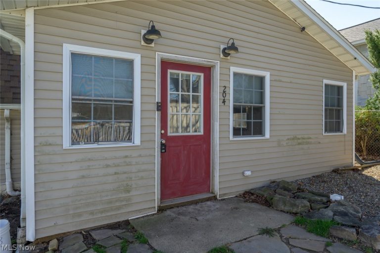 204 Prospect Avenue, Hartville, OH - Photo 4