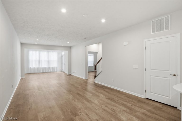 1637 Mud Brook Lane, Akron, OH - Photo 8