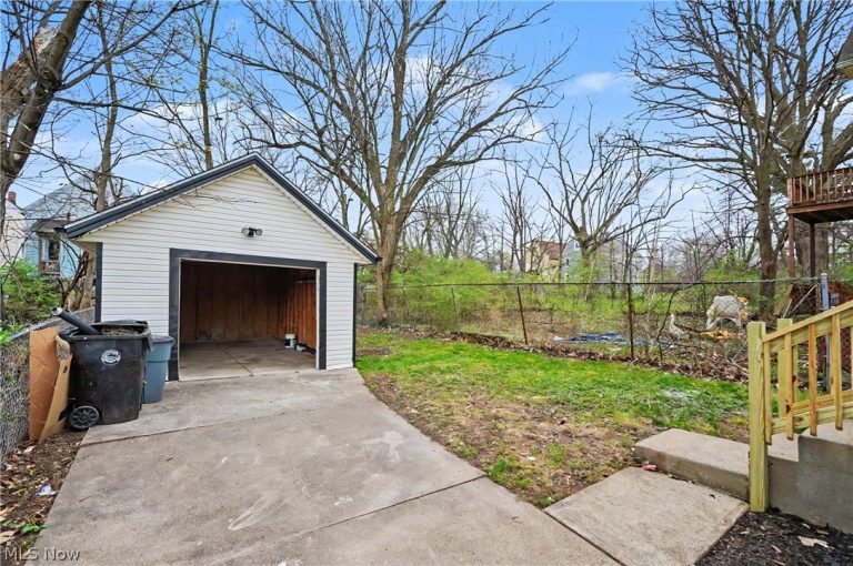 2911 102nd Street, Cleveland, OH - Photo 5