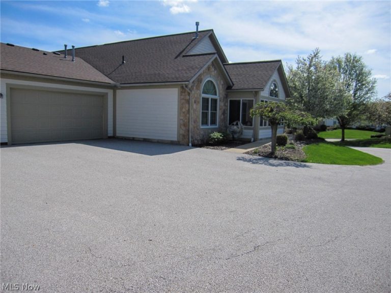 584 Crossings Circle, Tallmadge, OH - Photo 3