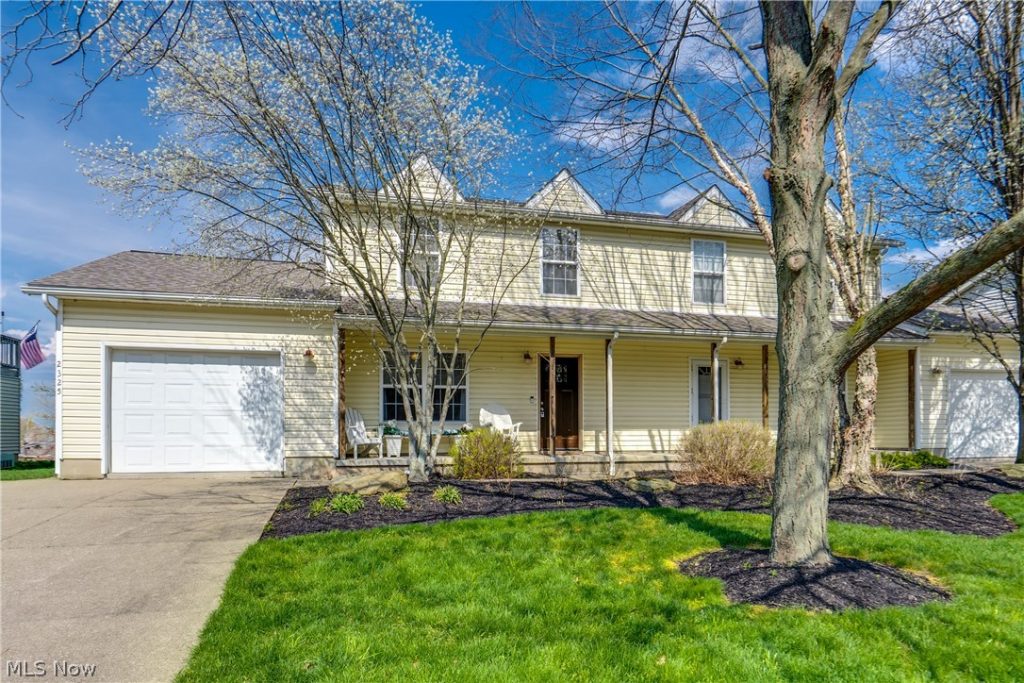 2325 Lakeside Drive, Lakemore, OH
