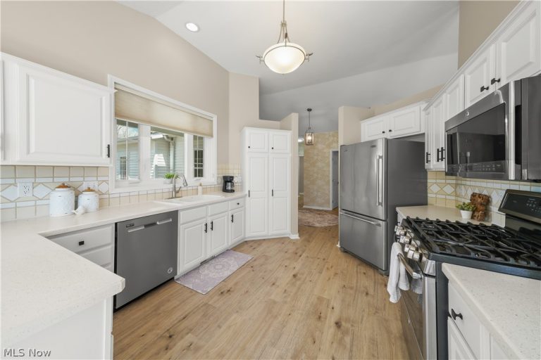 730 Woodlake Drive, Aurora, OH - Photo 6