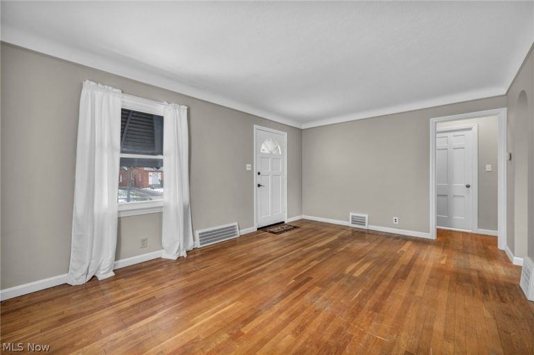 21601 Gardenview Drive, Maple Heights, OH - Photo 5