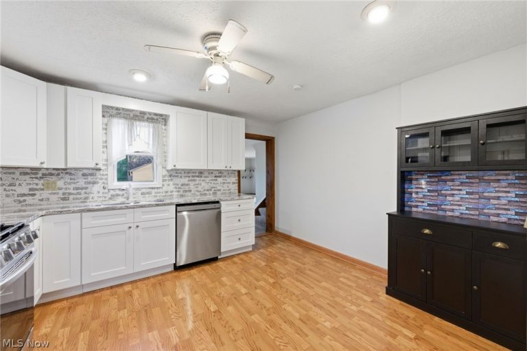 34857 Roberts Road, Eastlake, OH - Photo 8