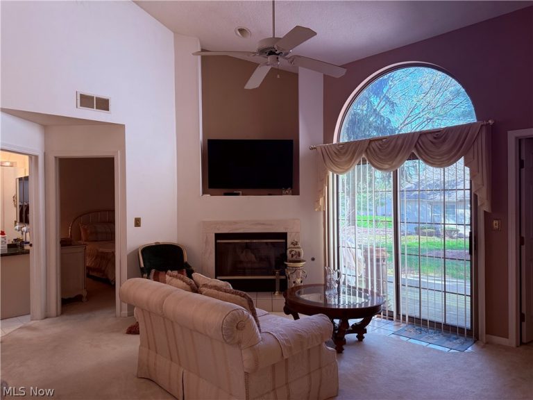 111 Aspen Court #3, Warren, OH - Photo 2