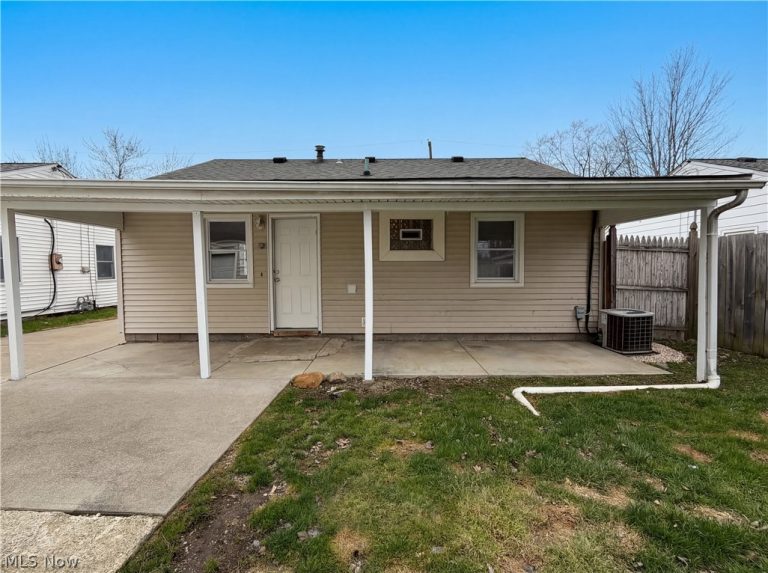 409 Wesley Avenue, Elyria, OH - Photo 5