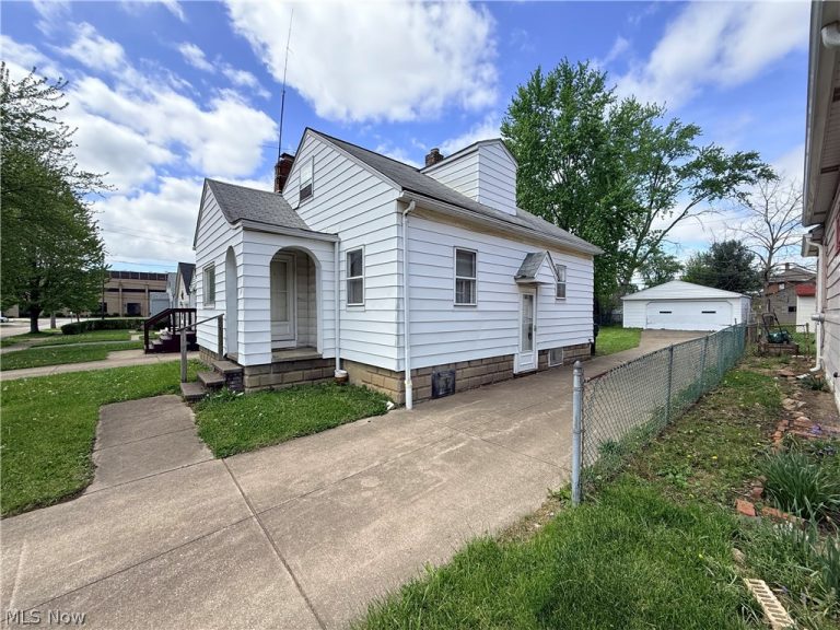 33 Henry Street, Bedford, OH - Photo 2