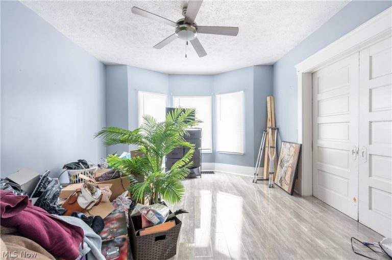 354 Clarendon Avenue, Canton, OH - Photo 6