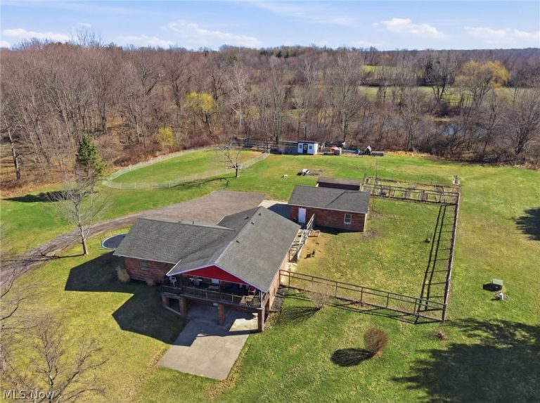 2932 Sexton Road, Geneva, OH - Photo 2