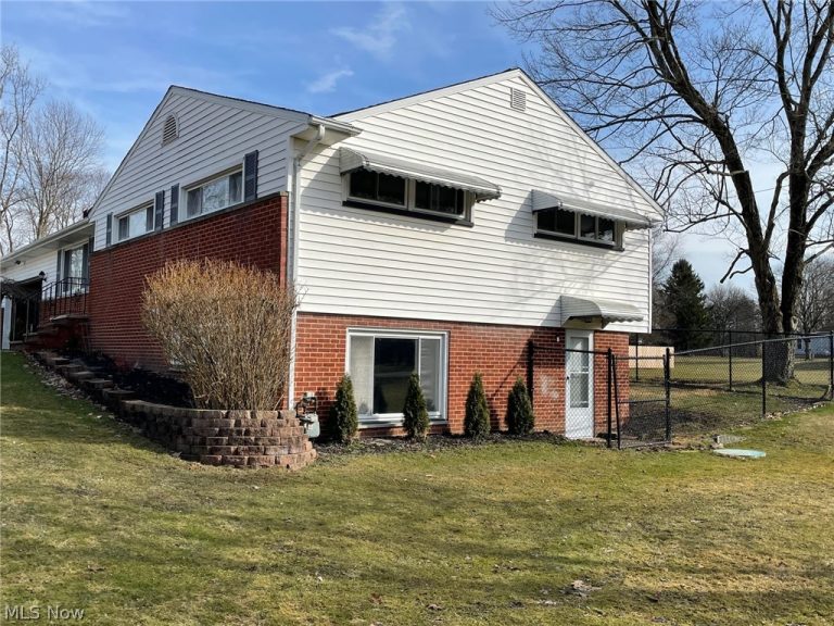 17228 Egbert Road, Walton Hills, OH - Photo 3