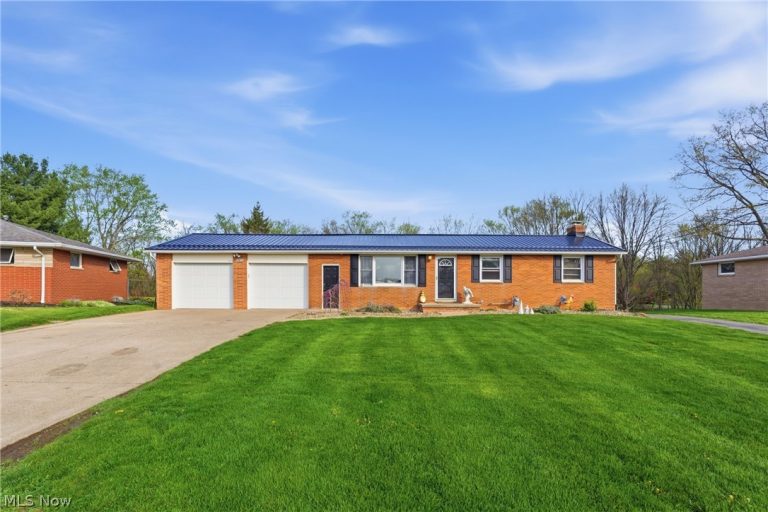 13073 Cloverleaf Street, Massillon, OH - Photo 2