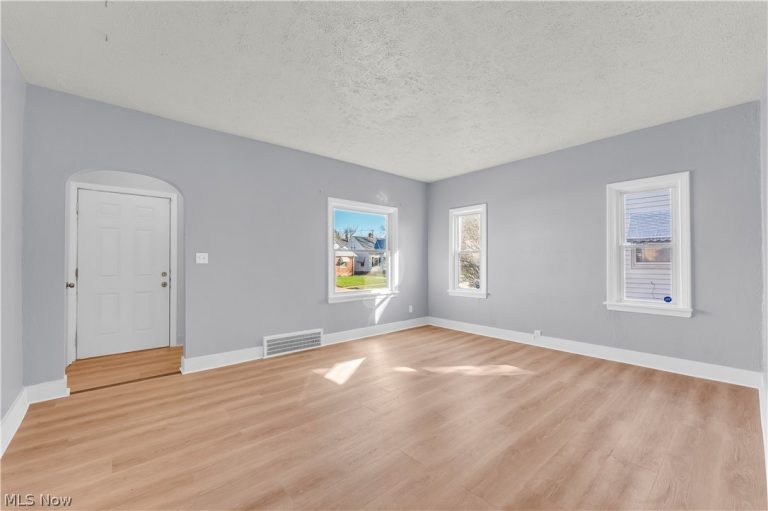 9520 Highland Avenue, Garfield Heights, OH - Photo 3