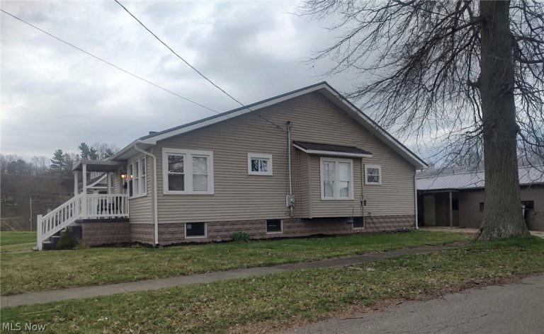 1305 Eastport Avenue, Uhrichsville, OH - Photo 2
